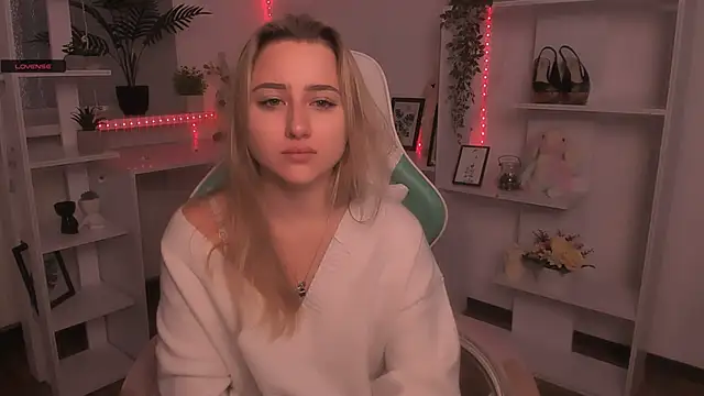 Lulu   Moon online show from 11-27-25, 06:37