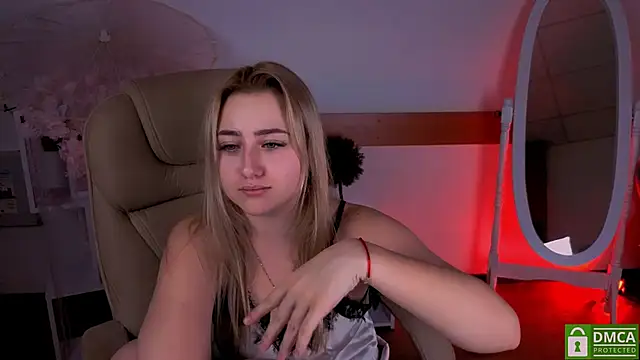 Snapshot of Lulu___Moon chatting on 01-12-26, 10:15 Lulu Moon online show from 01-12-26, 10:15