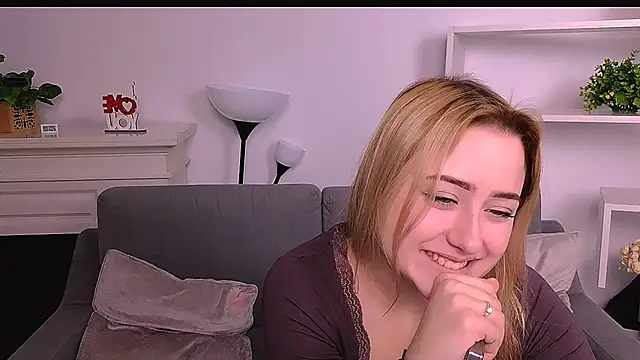 Snapshot of Lulu___Moon chatting on 02-26-26, 09:47 Lulu Moon online show from 02-26-26, 09:47