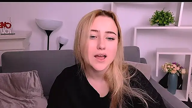 Snapshot of Lulu___Moon chatting on 03-01-26, 10:01 Lulu Moon online show from 03-01-26, 10:01