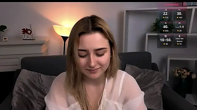 Snapshot of Lulu___Moon chatting on 03-11-26, 09:43 Lulu Moon online show from 03-11-26, 09:43