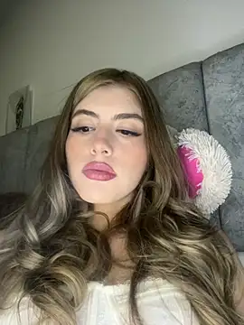 Snapshot of AlessiaLuxx chatting on 07-25-26, 01:47 AlessiaLuxx online show from 07-25-26, 01:47