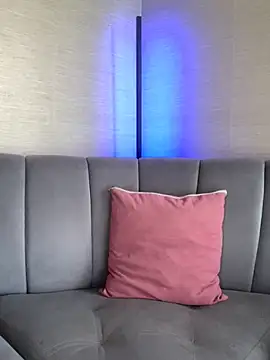 LunaMoore Pink online show from 11-08-25, 12:49