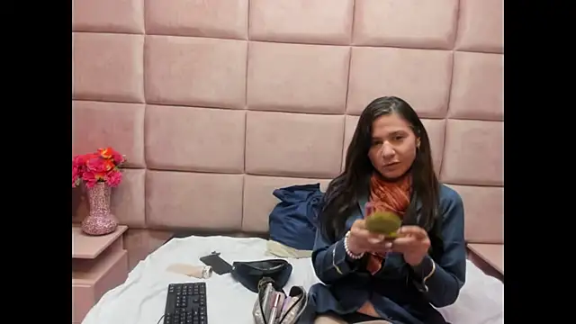 Kylie Bloom online show from 11-27-25, 09:17