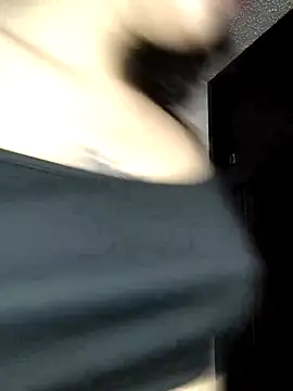 issa bunny online show from 10-17-25, 07:16