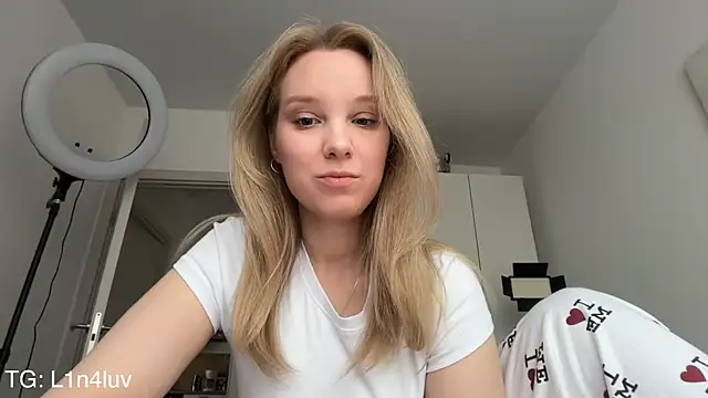 AIicaparkerc online show from 04-05-26, 02:03