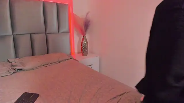 Snapshot of HollyPeach chatting on 11-02-25, 04:20 HollyPeach online show from 11-02-25, 04:20