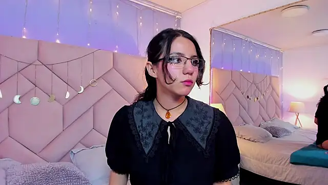 Snapshot of HollyPeach chatting on 11-05-25, 07:58 HollyPeach online show from 11-05-25, 07:58