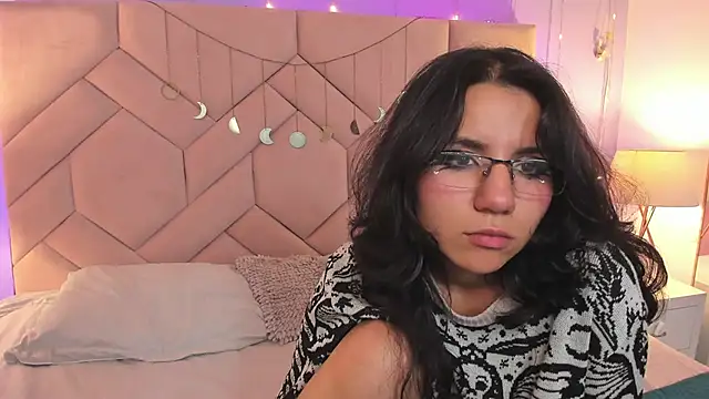 Snapshot of HollyPeach chatting on 11-07-25, 08:36 HollyPeach online show from 11-07-25, 08:36