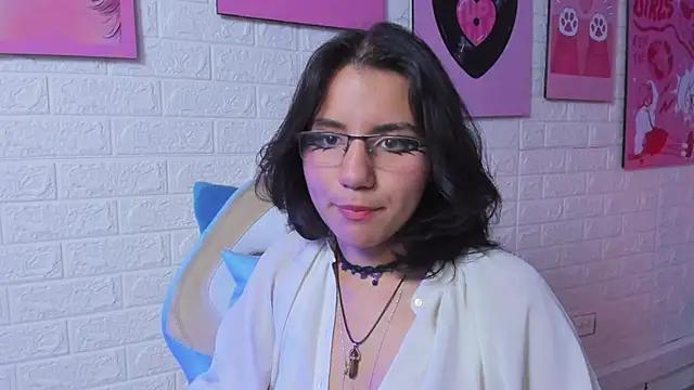 Snapshot of HollyPeach chatting on 11-13-25, 07:51 HollyPeach online show from 11-13-25, 07:51