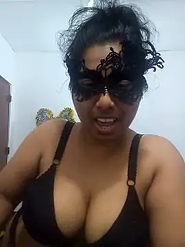 Expose Queen online show from 04-16-26, 05:36