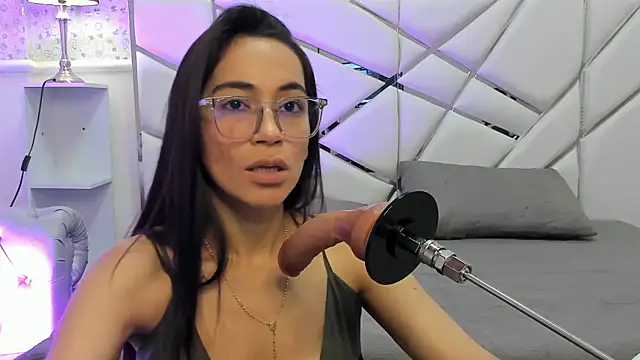 Snapshot of GabbiePrice chatting on 05-12-26, 02:36 GabbiePrice online show from 05-12-26, 02:36