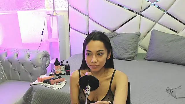Snapshot of GabbiePrice chatting on 06-11-26, 10:35 GabbiePrice online show from 06-11-26, 10:35