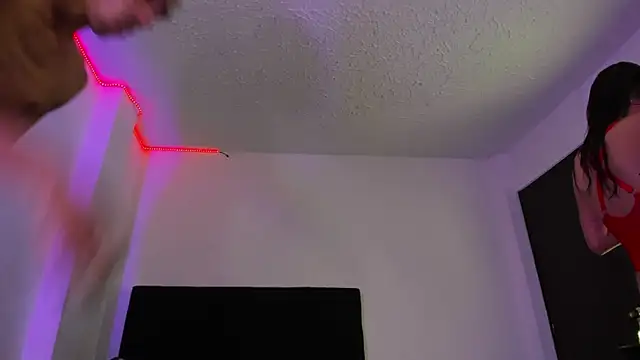 DerryAndIzzy online show from 02-19-26, 06:42