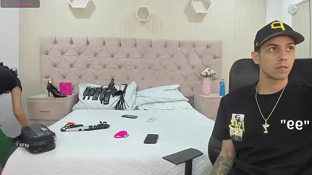 DerryAndIzzy online show from 05-21-26, 05:25