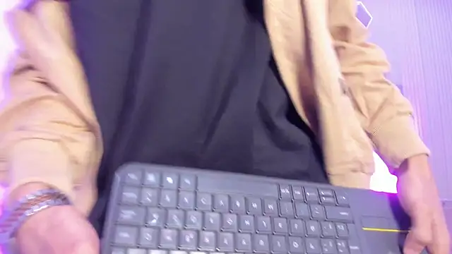 DerryAndIzzy online show from 06-08-26, 04:46
