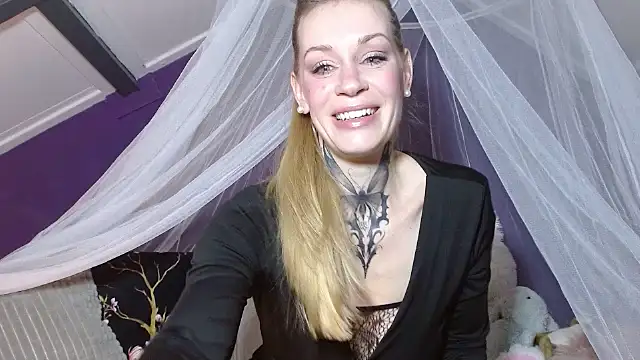 MistyCristy online show from 10-18-25, 08:53