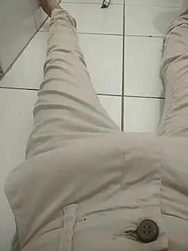 Snapshot of Guilhermekovaliosky chatting on 12-15-25, 01:59 Guilhermekovaliosky online show from 12-15-25, 01:59