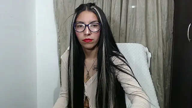 AlejaRosuie online show from 10-20-25, 02:12