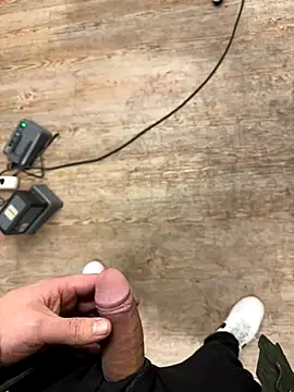 AlexGogo23 online show from 11-20-25, 07:46