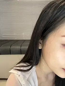 yiyi 3523 online show from 06-04-26, 11:38