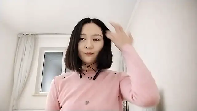 Snapshot of Lyndasilk chatting on 10-13-25, 03:23 Lyndasilk online show from 10-13-25, 03:23