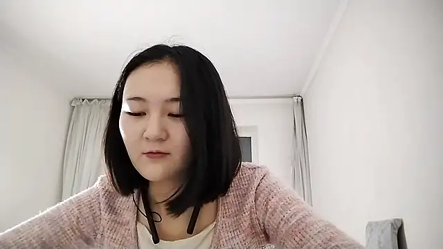 Snapshot of Lyndasilk chatting on 10-15-25, 02:28 Lyndasilk online show from 10-15-25, 02:28