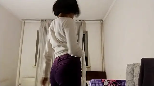 Snapshot of Lyndasilk chatting on 11-25-25, 03:34 Lyndasilk online show from 11-25-25, 03:34