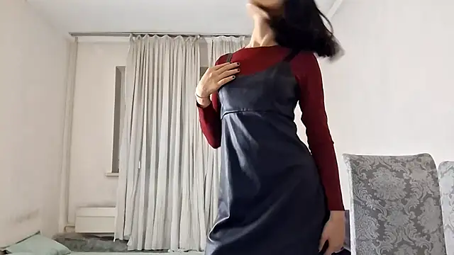 Snapshot of Lyndasilk chatting on 11-30-25, 05:06 Lyndasilk online show from 11-30-25, 05:06