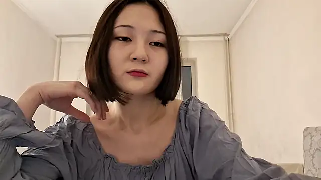 Snapshot of Lyndasilk chatting on 02-27-26, 04:29 Lyndasilk online show from 02-27-26, 04:29