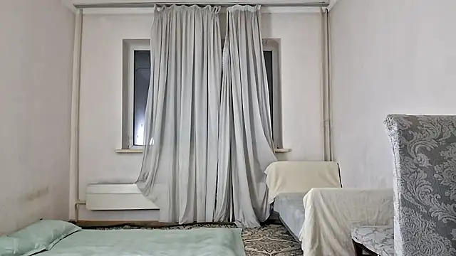 Snapshot of Lyndasilk chatting on 03-15-26, 04:24 Lyndasilk online show from 03-15-26, 04:24