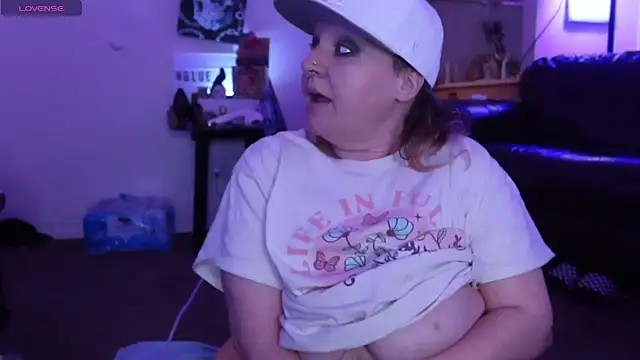 Snapshot of BellaBlueBBW chatting on 03-07-25, 01:42 BellaBlueBBW online show from 03-07-25, 01:42