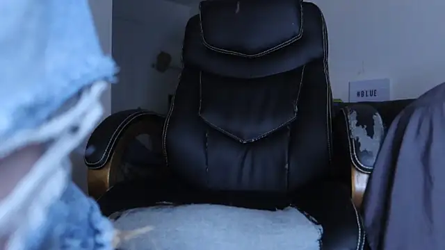 Snapshot of BellaBlueBBW chatting on 02-18-26, 04:14 BellaBlueBBW online show from 02-18-26, 04:14