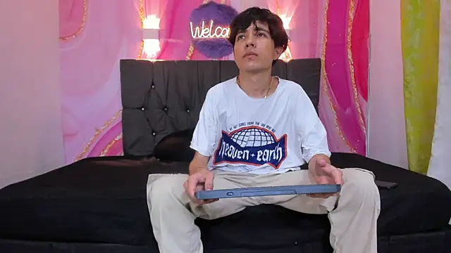 Snapshot of Horny_Young_Boys chatting on 10-17-25, 06:32 Horny Young Boys online show from 10-17-25, 06:32