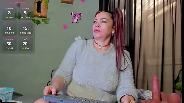 Sharlott smith online show from 11-04-25, 07:13