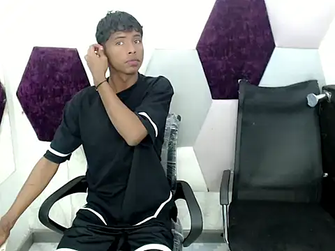 Mick storm online show from 11-18-25, 06:56