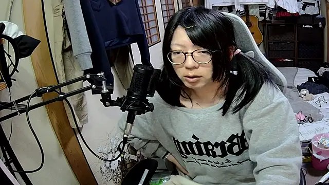 Snapshot of harinyanxxx chatting on 02-25-26, 03:43 harinyanxxx online show from 02-25-26, 03:43