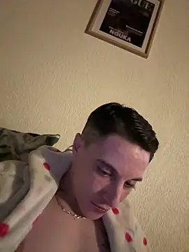 Snapshot of fresh-laD chatting on 03-12-26, 02:18 fresh-laD online show from 03-12-26, 02:18