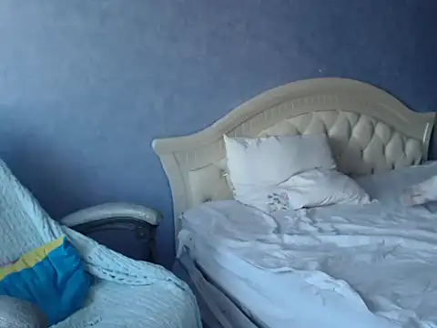 LuckyLisa23 online show from 10-15-25, 09:42