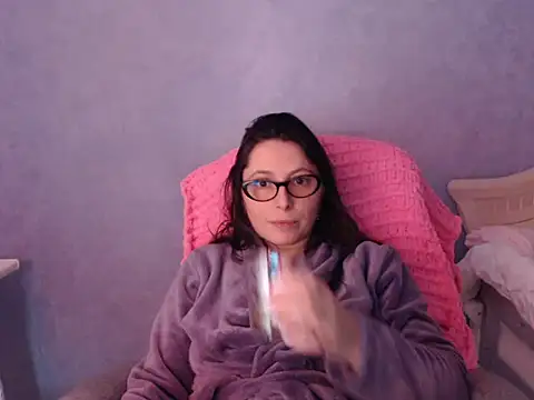 LuckyLisa23 online show from 04-13-26, 10:37