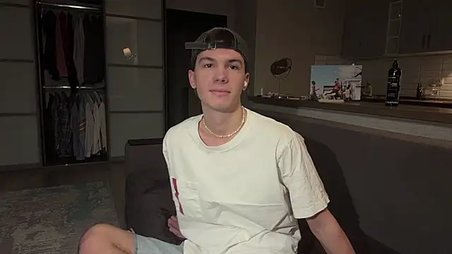 Jeremy1Scott online show from 11-12-25, 03:18