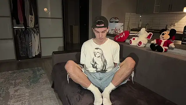 Jeremy1Scott online show from 11-16-25, 03:34