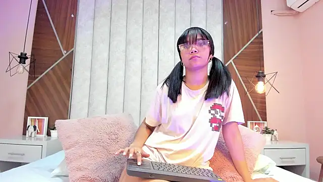 Mariana-Torres online show from 12-04-25, 12:25