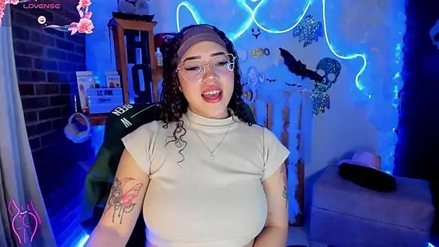 Lizz martins online show from 10-22-25, 01:39