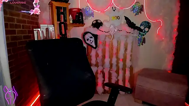 Lizz martins online show from 10-24-25, 01:35