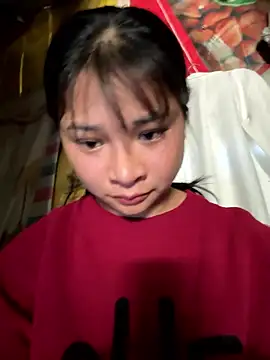 Snapshot of Linh-xxx chatting on 01-18-26, 05:33 Linh-xxx online show from 01-18-26, 05:33