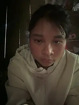 Snapshot of Linh-xxx chatting on 03-05-26, 06:53 Linh-xxx online show from 03-05-26, 06:53