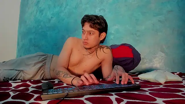 Sky Wild online show from 12-16-25, 02:38