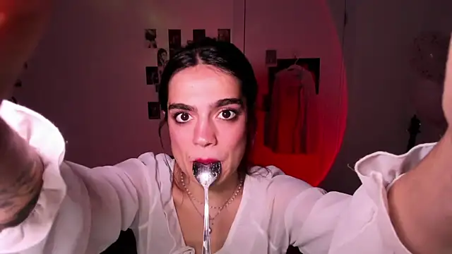 Snapshot of nightfloatt chatting on 11-03-25, 08:43 nightfloatt online show from 11-03-25, 08:43