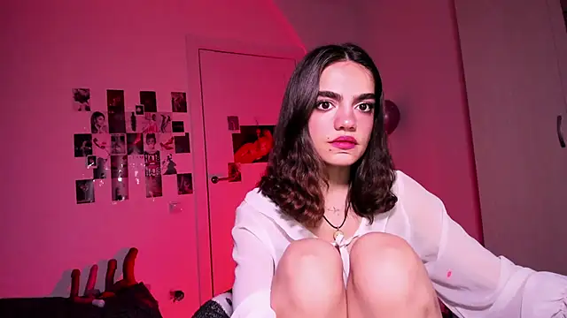 Snapshot of nightfloatt chatting on 11-20-25, 04:45 nightfloatt online show from 11-20-25, 04:45